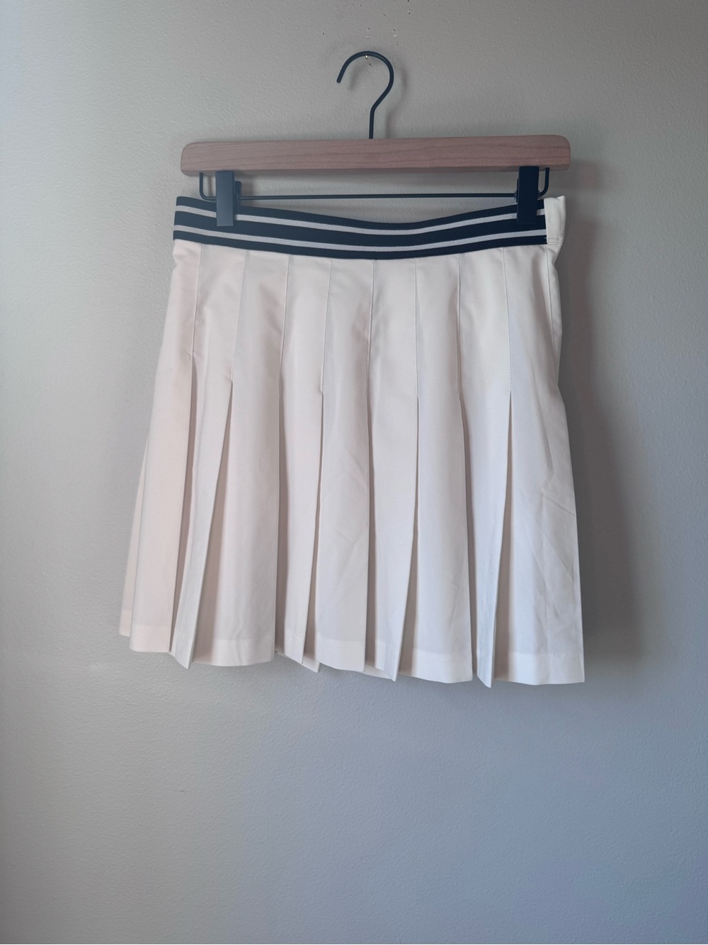 Banana Republic Pleated White Skirt